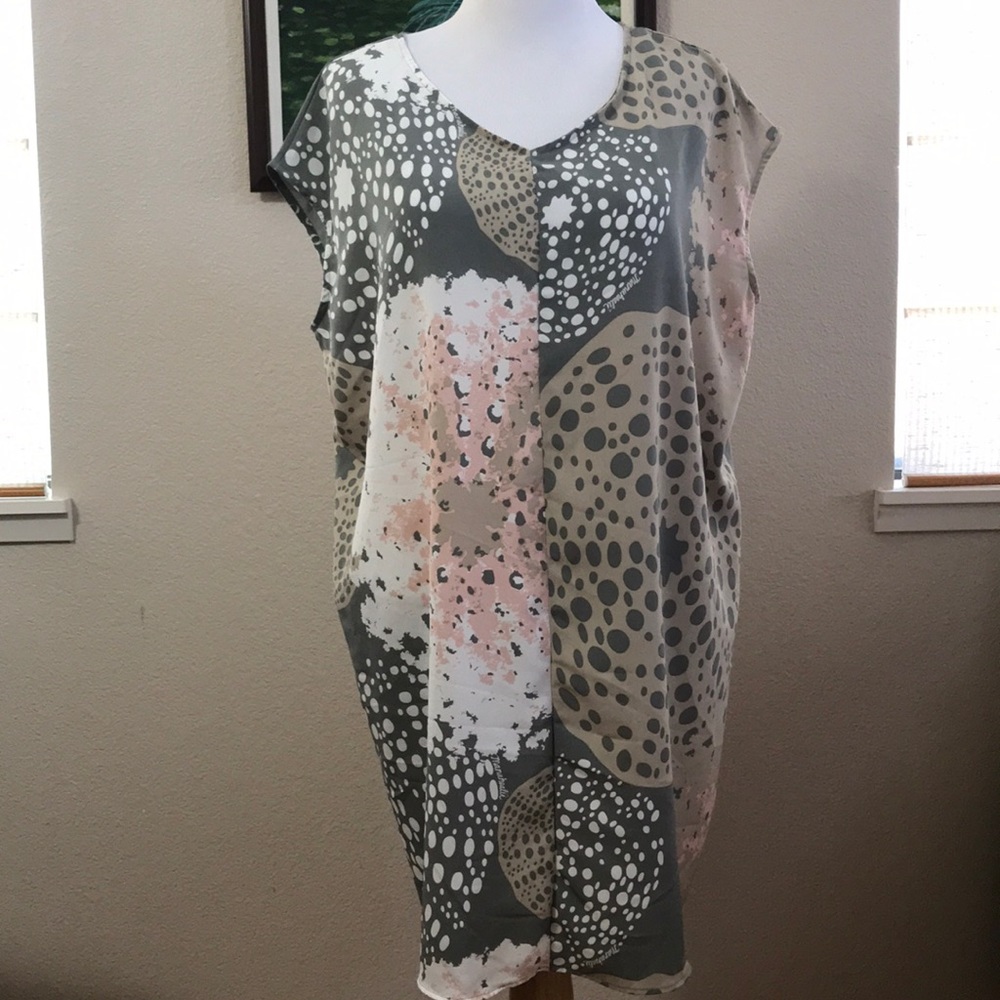 Manuheali’i Ellie wana sand pebbles print dress